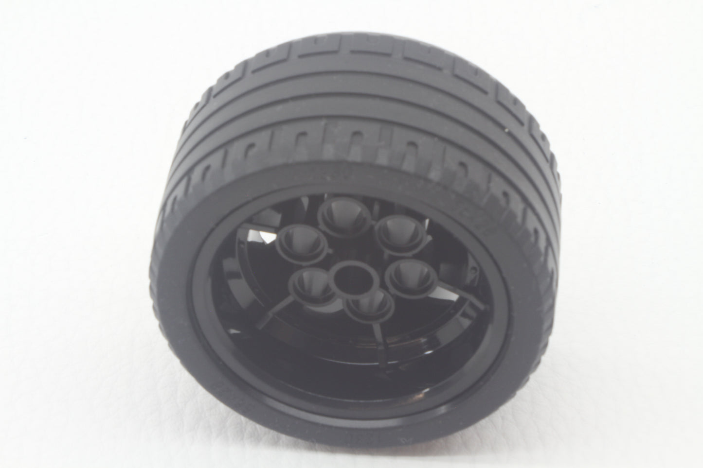 Mould King Technic 41897 + 51488 (56 x 28 R) Tyre Low Wide / Reifen + Felge
