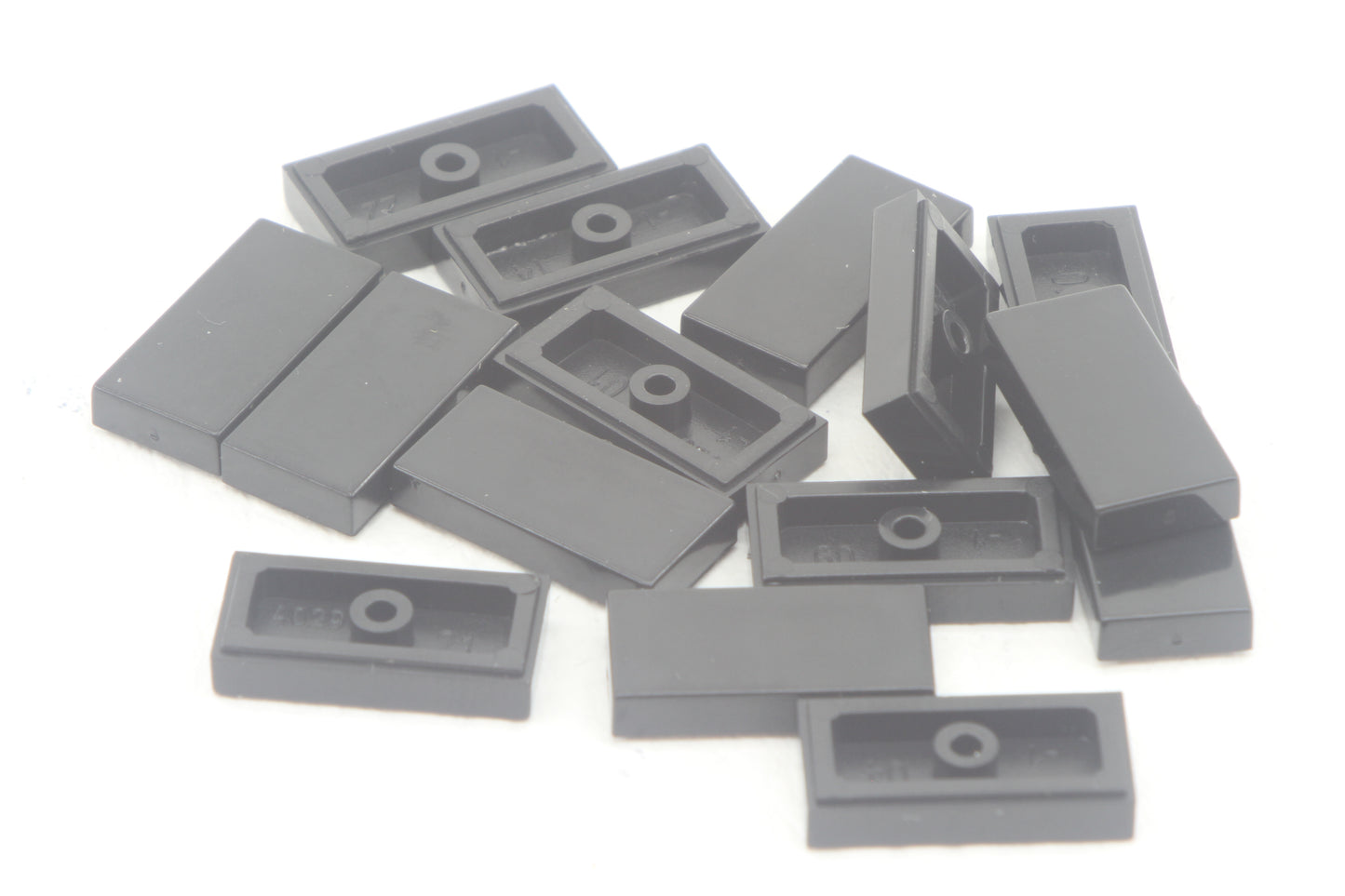 CADA 3069 Flat Tile 1x2 15er Set