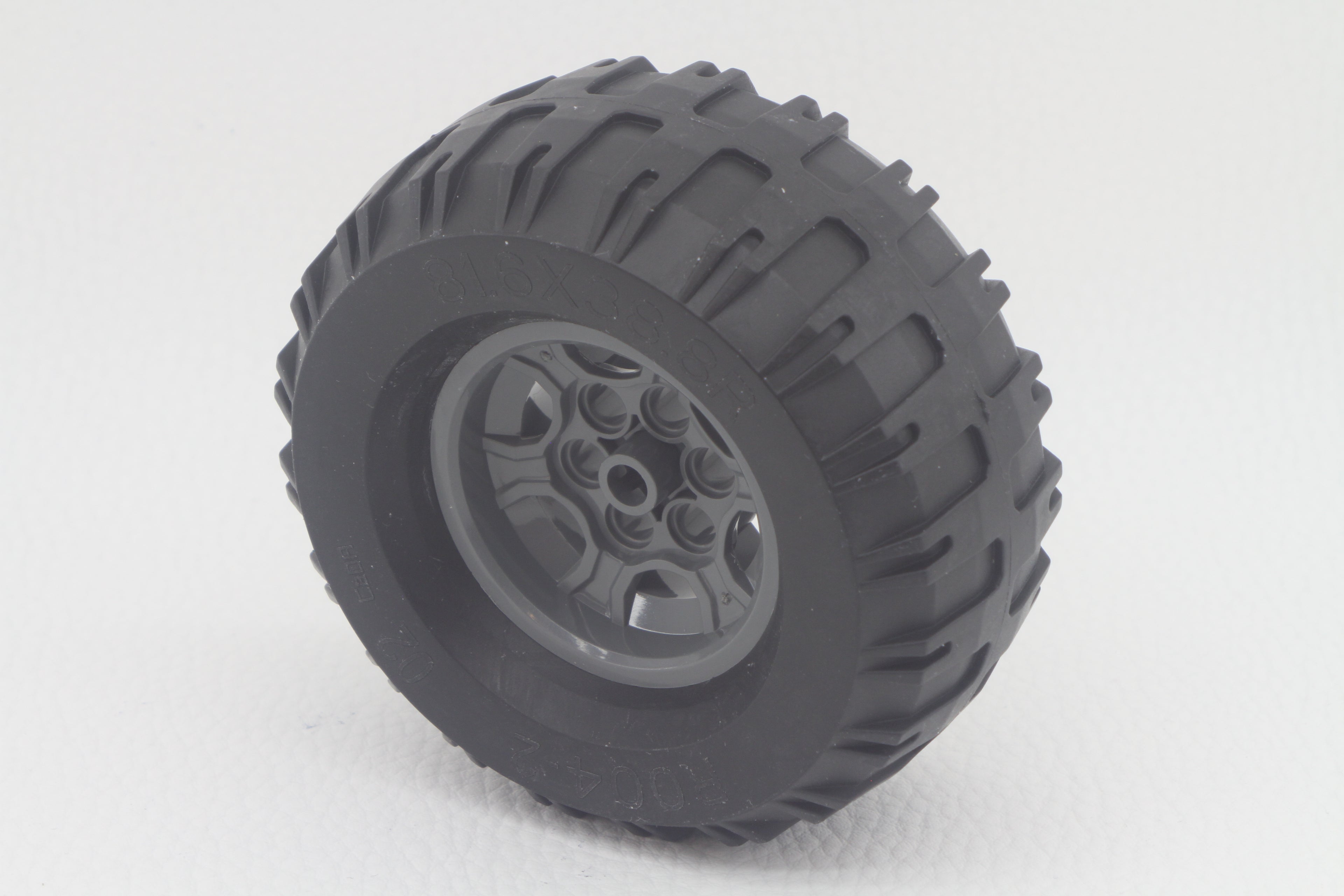CADA Technic 45982 + 51488 (81,6 x 38 R) Tyre Baloon Wide / Reifen + Felge