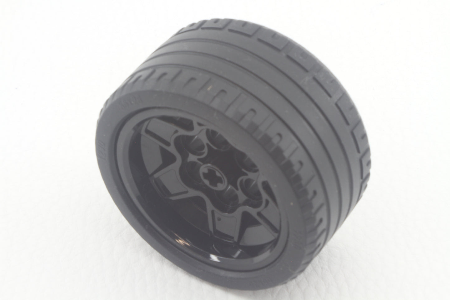 Mould King Technic 41897 + 51488 (56 x 28 R) Tyre Low Wide / Reifen + Felge