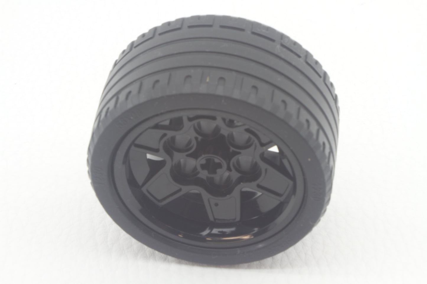 Mould King Technic 41897 + 51488 (56 x 28 R) Tyre Low Wide / Reifen + Felge