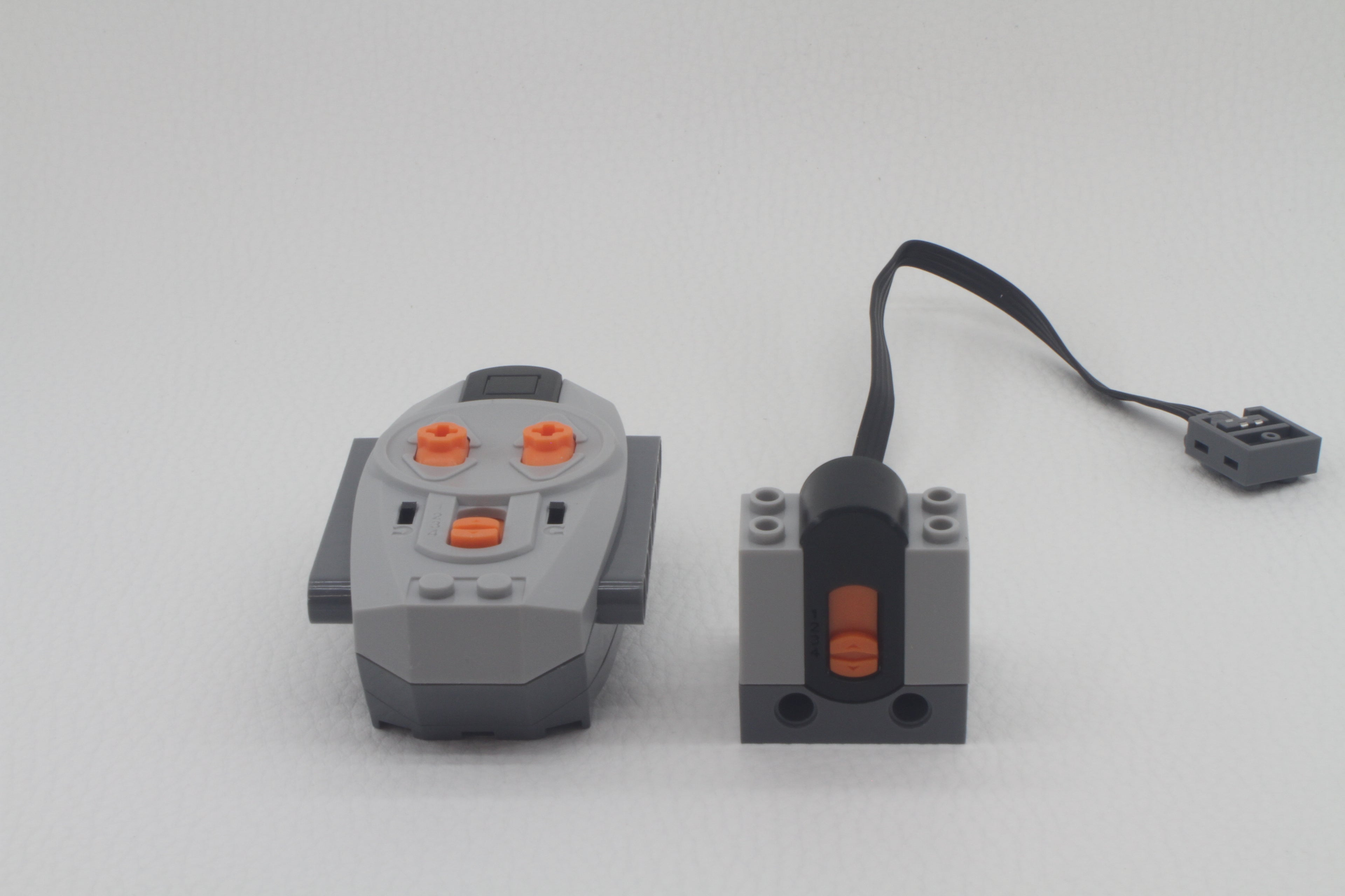 Bebricks 8884 + 8885 2,4 Ghz Remote Control Fernsteuerung & Empfänger Klemmbaustein